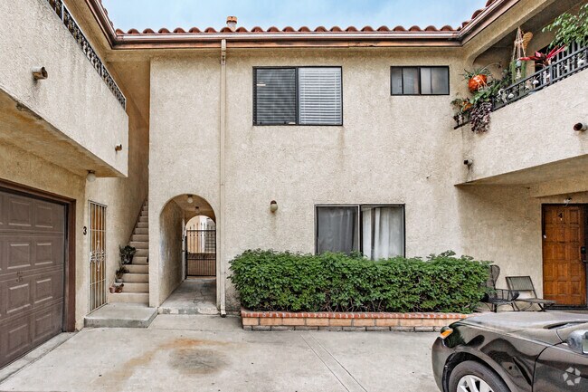 Courtyard - 555 W 20th St.