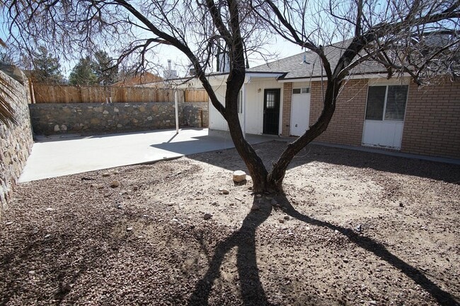 Building Photo - 1417 Desierto Rico Ave