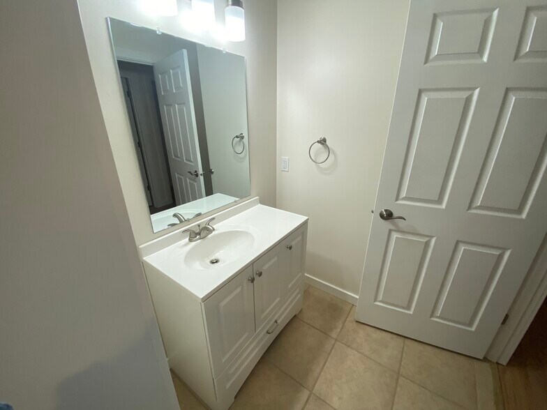 Building Photo - 214 S Minnesota Ave