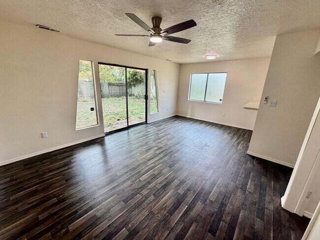 Building Photo - Kenton 3BR/2BA Single-Level Home | Private Yard, W/D Included & Off-Street Parking