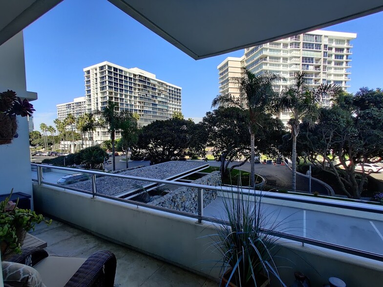 Balcony view of the garden - 1830 Avenida Del Mundo