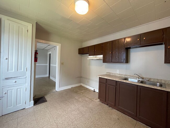 Building Photo - Spacious 4 Bedroom Twin FOR RENT in Bridge...