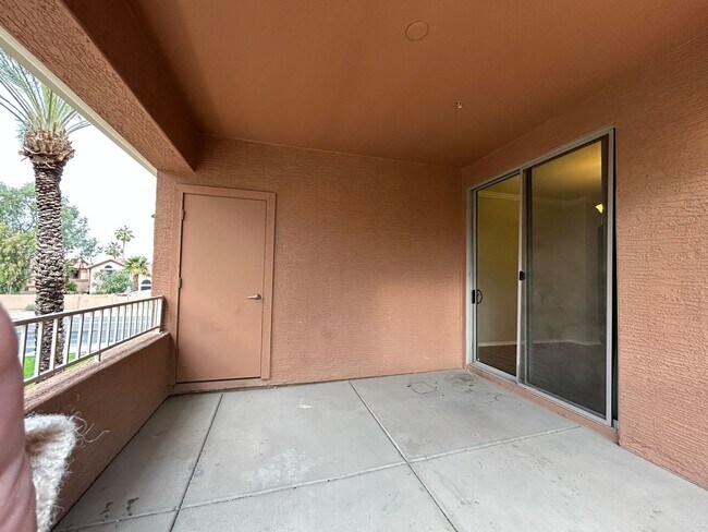 Building Photo - 955 E Knox Rd