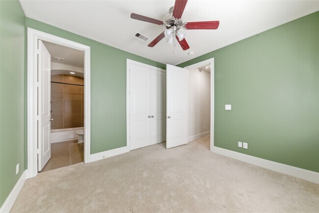 Building Photo - 2508 Sherwin St