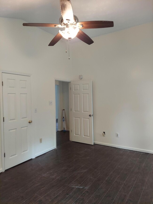 Building Photo - 1552 Lindy Ln