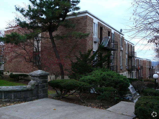 Building Photo - 409 N Broadway