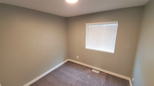Building Photo - 448 N 18th Ave