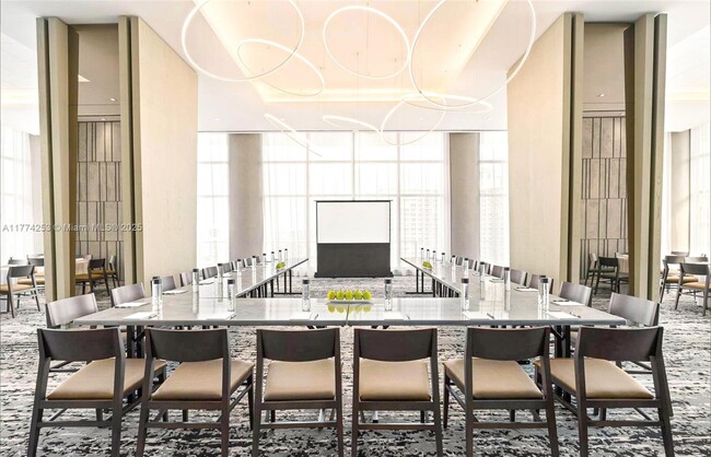 Building Photo - 4010 S Ocean Dr