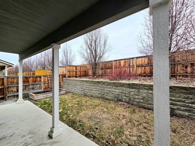 Building Photo - 3-Bed, 2.5-Bath Townhome w/ 2-Car Garage