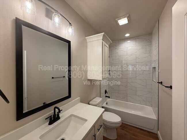 Building Photo - 801 N 5th St