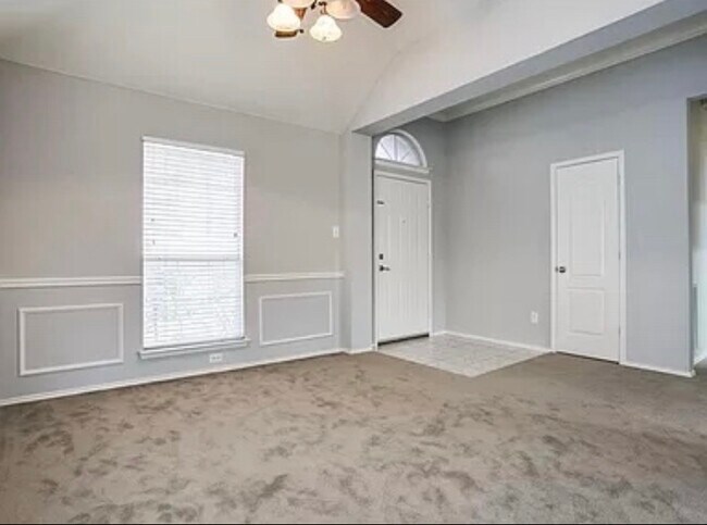 Building Photo - 8401 Greenfield Dr