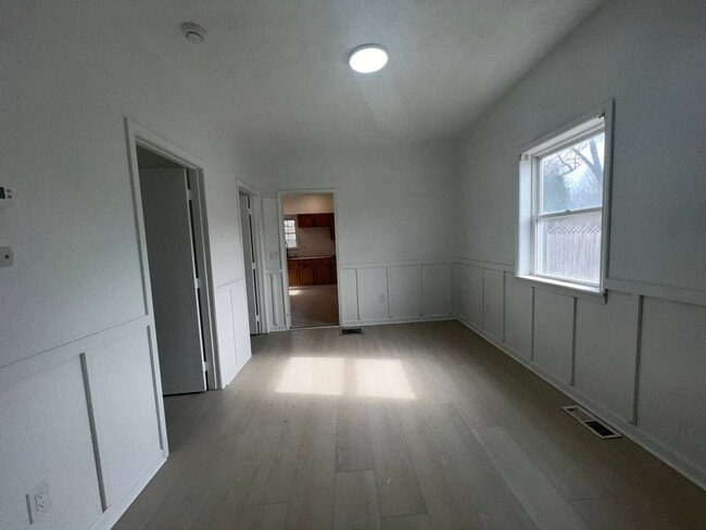 Building Photo - 121 Monroe St