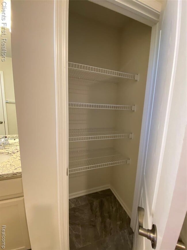 Building Photo - 22490 Woodbridge Ln