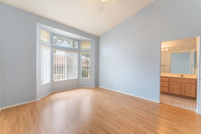 Building Photo - Sun City Summerlin 2 bedroom and 2 bathroom in a  55 and older Neighborhood