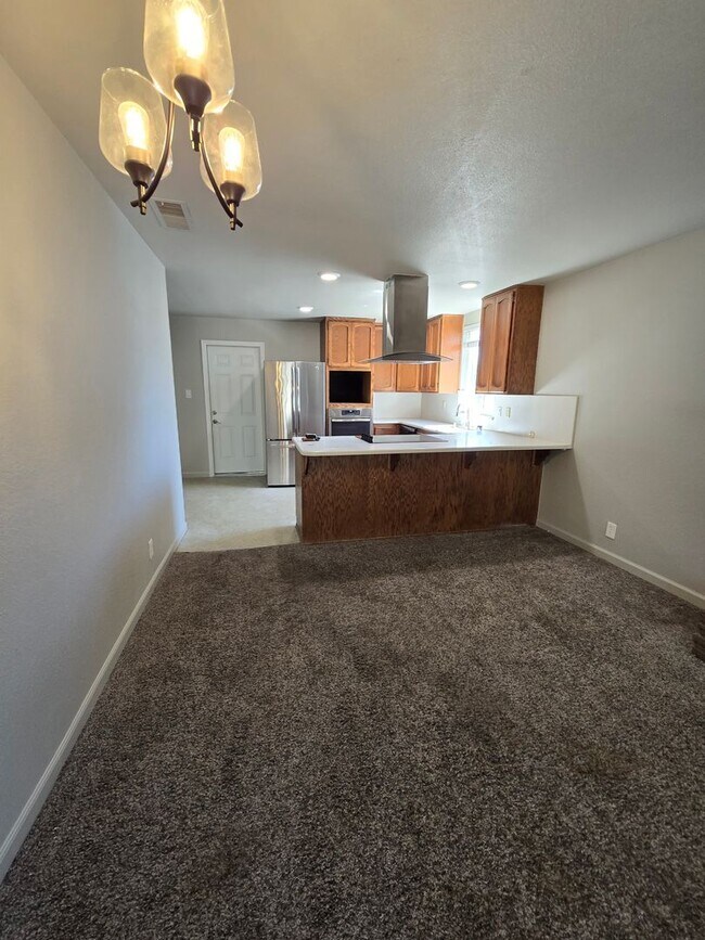 Building Photo - Spacious 4-Bedroom Corner Lot Home $2450.00 per month | Prime Rancho Cordova Location | Available...