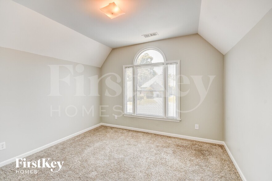 Building Photo - 329 Dulaine Cove