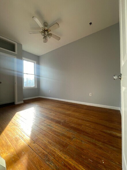 Building Photo - 424 Kennedy Blvd