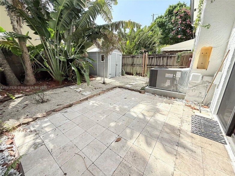 Building Photo - 363 W Camino Real