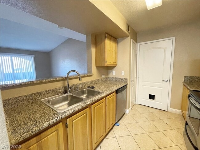 Building Photo - 5055 W Hacienda Ave