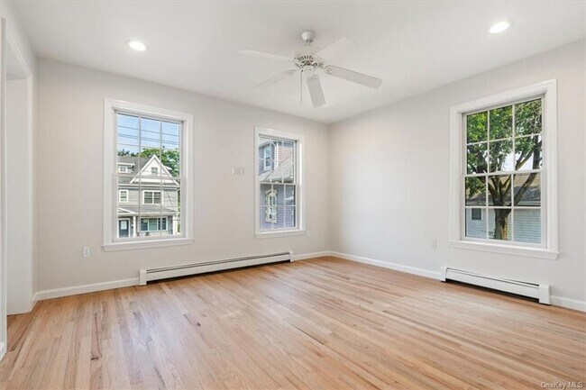Building Photo - 131 Maple Ave