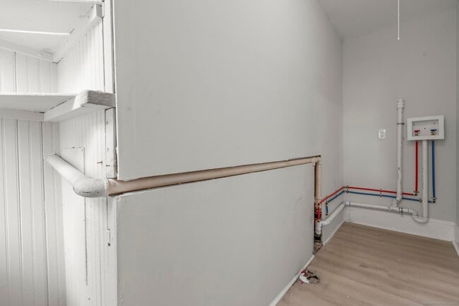 Building Photo - 236 Oak St