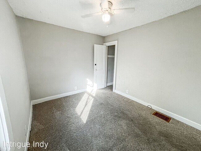 Building Photo - 2 br, 1 bath House - 2230 Woodlawn Ave