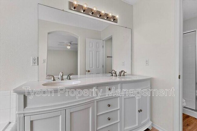 Building Photo - 6605 Ventana Hills Rd NW