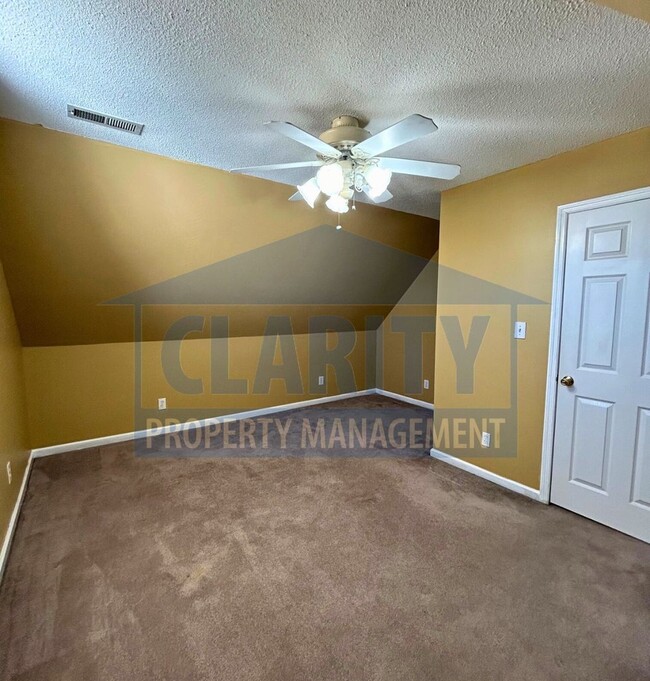 Building Photo - 3 bedroom home in Holly Brook Subdivision!