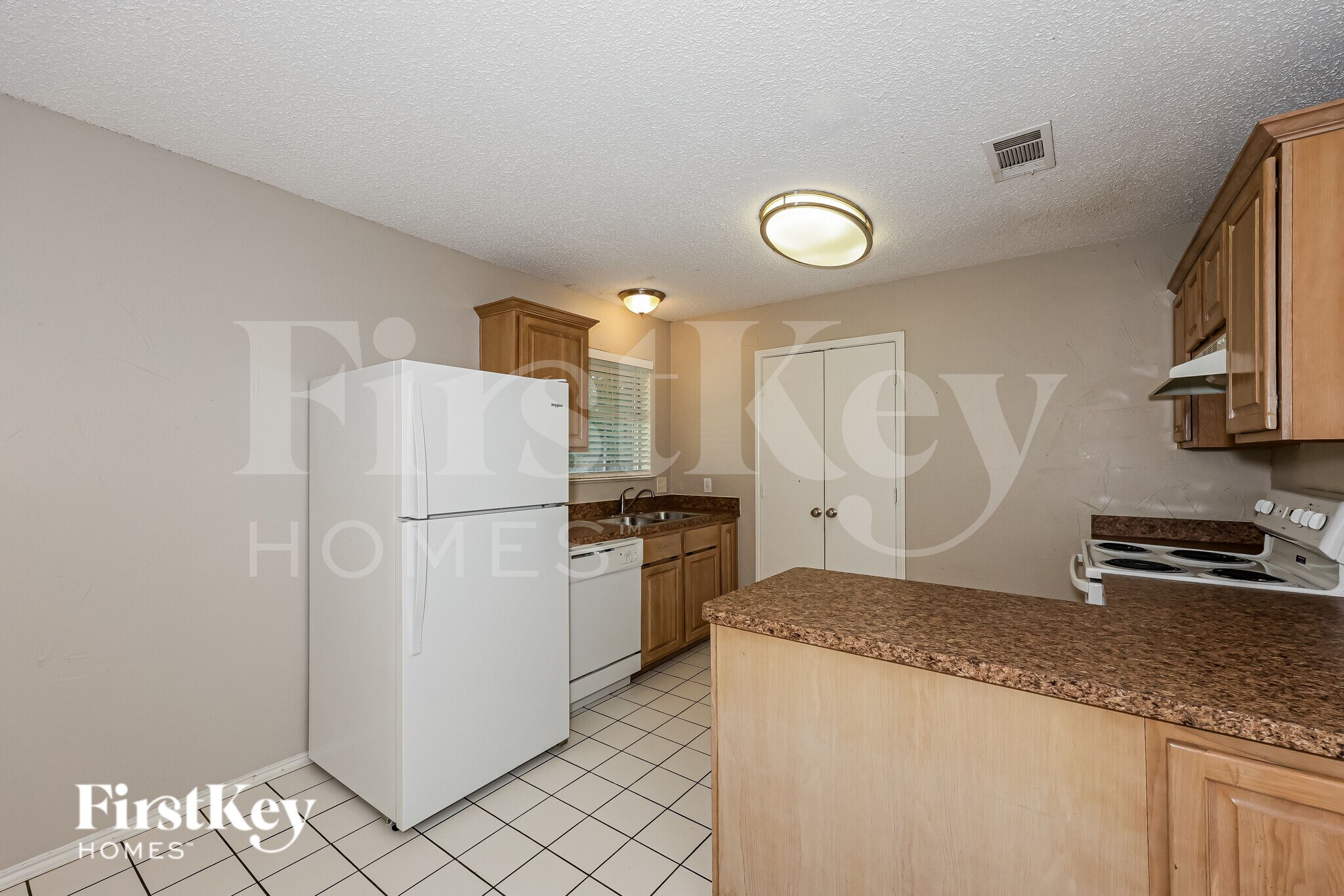 Building Photo - 606 Plainview Dr