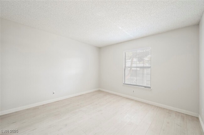 Building Photo - 3823 S Maryland Pkwy