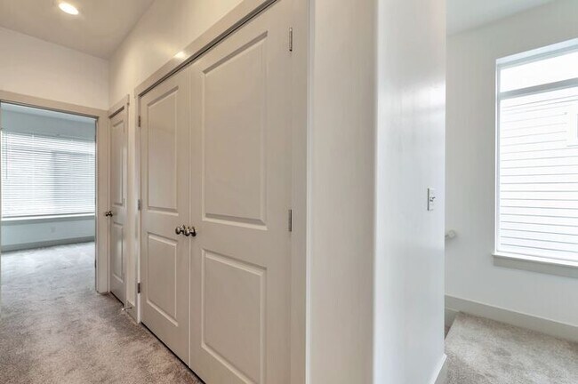 Building Photo - Modern End Unit townhouse w attached 2 car...