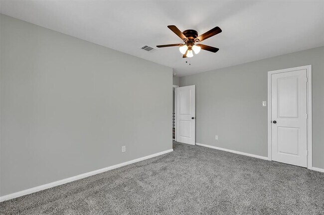 Building Photo - 12744 Point Aquarius Blvd