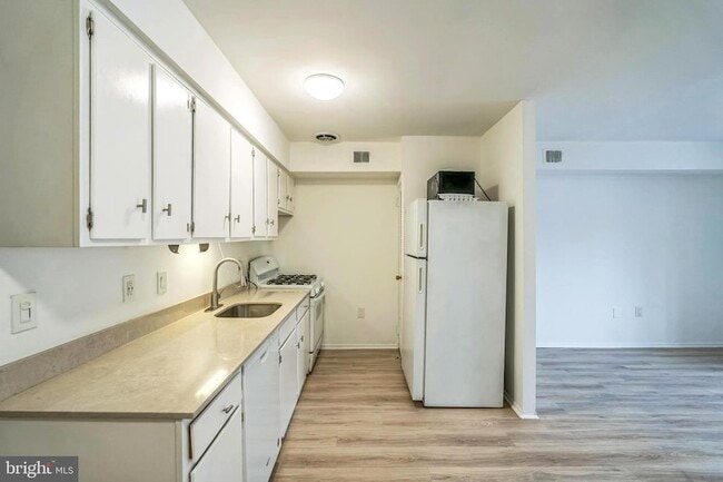 Building Photo - 4616 Silverwood St