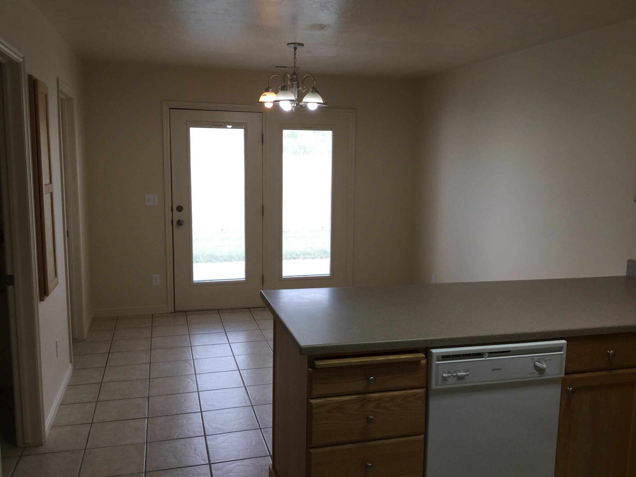 Spacious dining room - 509 Raven Way