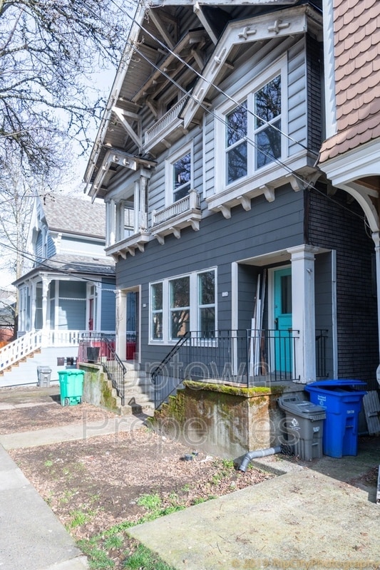 Building Photo - 616 NW 22nd Ave