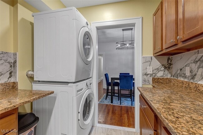 Building Photo - 2257 Grandview Ave