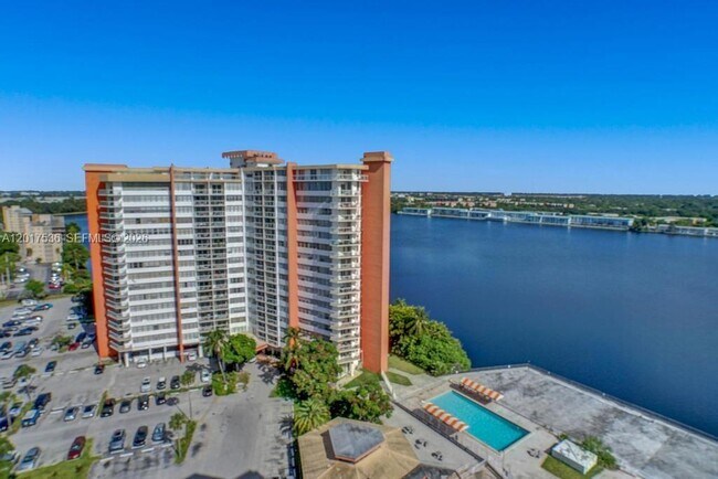 Building Photo - 1351 NE Miami Gardens Dr