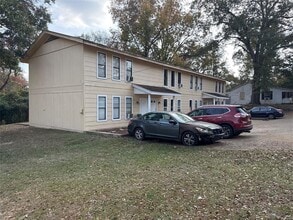 Building Photo - 813 Azalea St