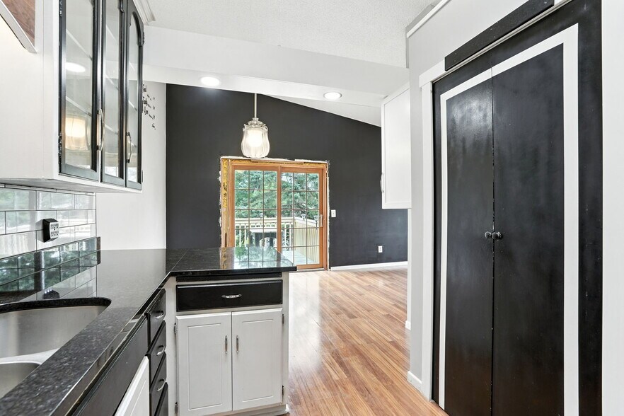 Building Photo - 14865 Lower Endicott Way