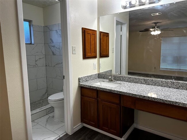 Building Photo - 13206 S Thorntree Dr