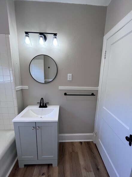 Bathroom - 2415 Lindbergh Dr