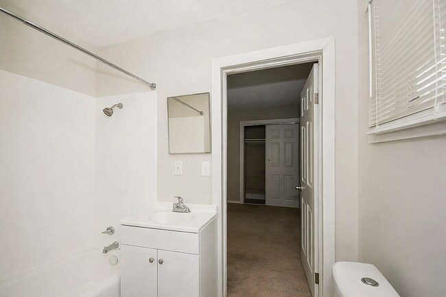 Building Photo - 3750 N Kercheval Dr