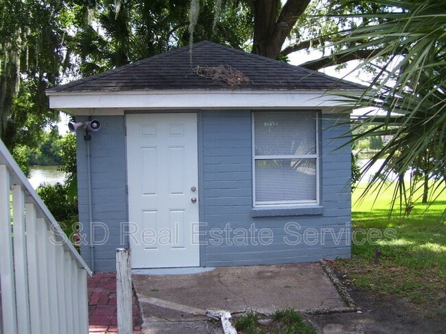 Building Photo - 826 Hollingsworth Rd