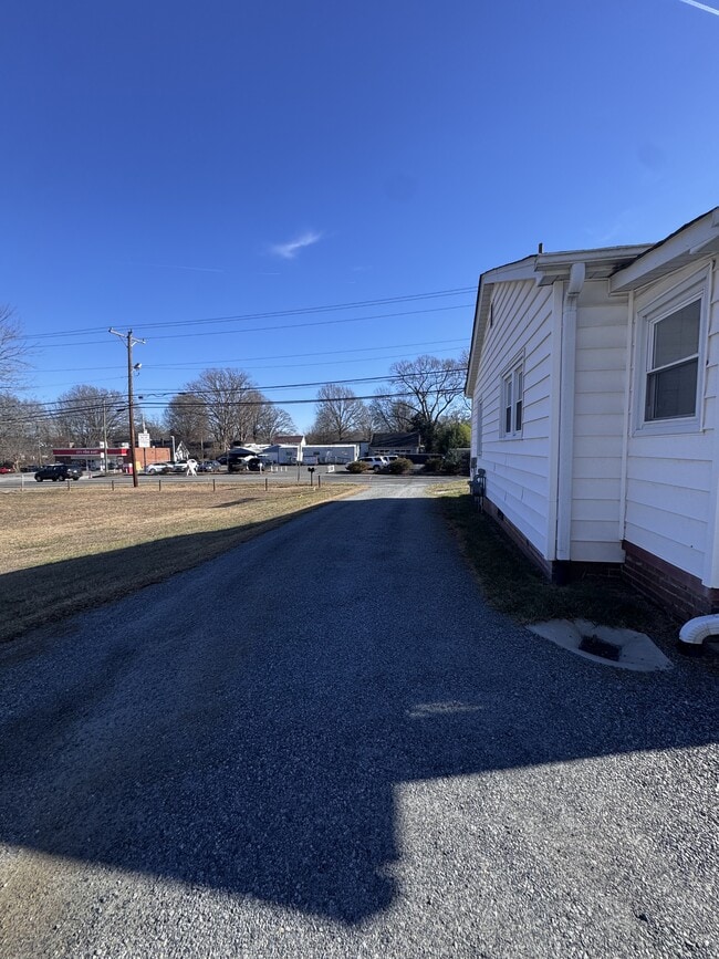 Building Photo - 884 Old Charlotte Rd SW