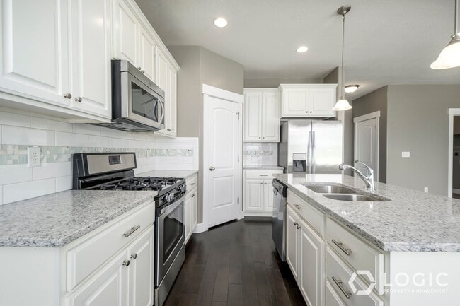 Building Photo - Stunning Row End Townhome In Prime Location!
