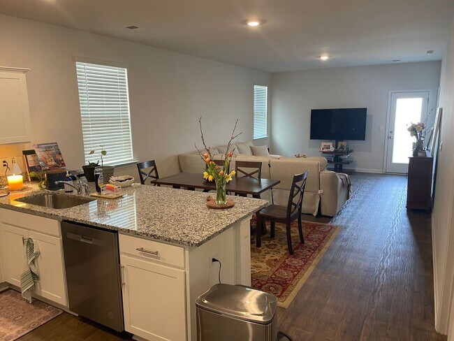 Building Photo - Wonderful Four Bedroom Home! Close to Ft. Jackson!