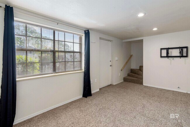 Building Photo - 16 Lancers Ln