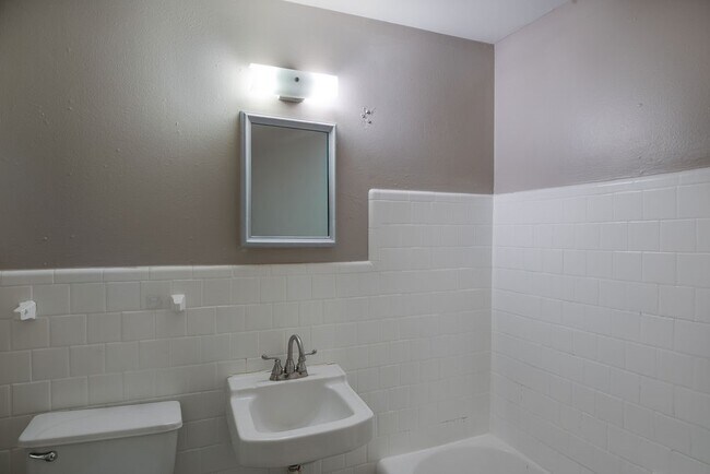 Building Photo - 1635 Kipling St