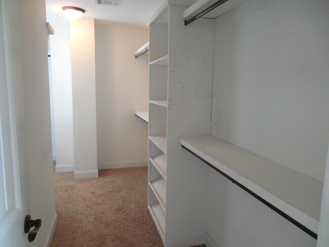Building Photo - 812 Herrington Dr