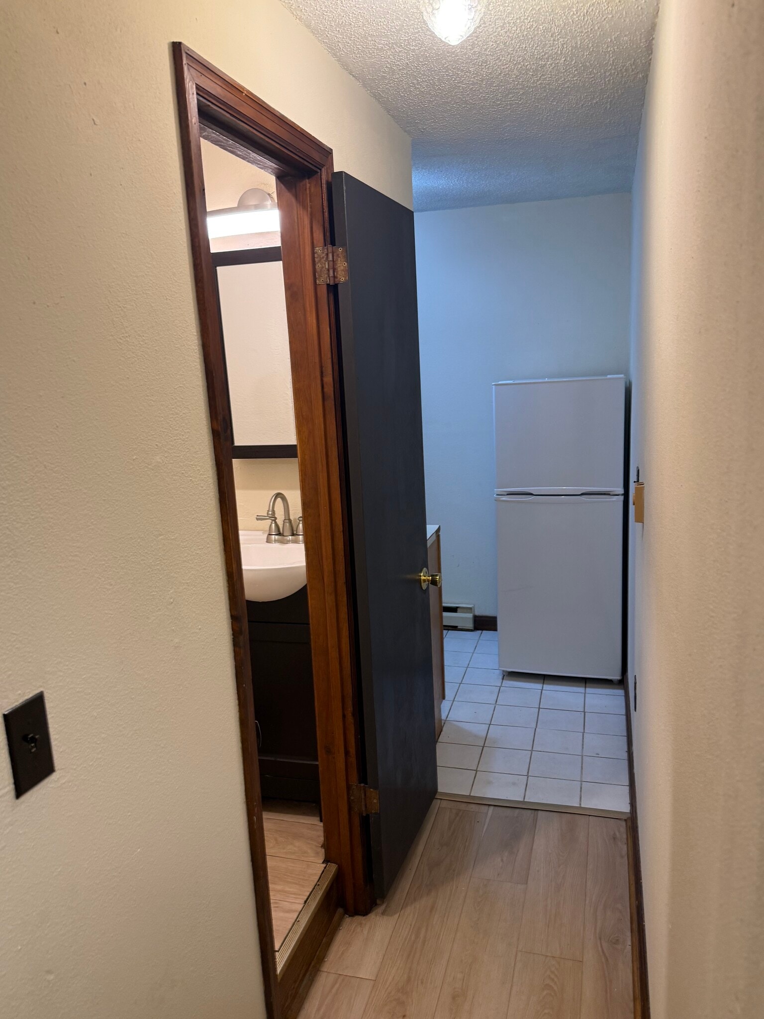View of hallway that leads to the kitchen and bathroom - 1810 7th Ave